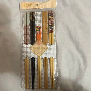 NIP Set of 5 Chopsticks - 4 Adult & 1 Childrens Pokemon Pikachu, Mew & Lucario 4